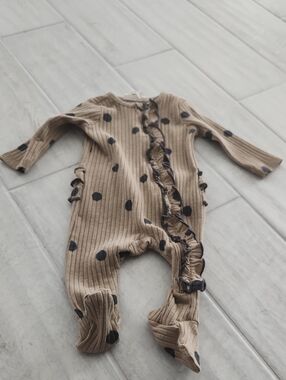 Jessica Simpson Taupe Ribbed Footie with Black Polka Dots